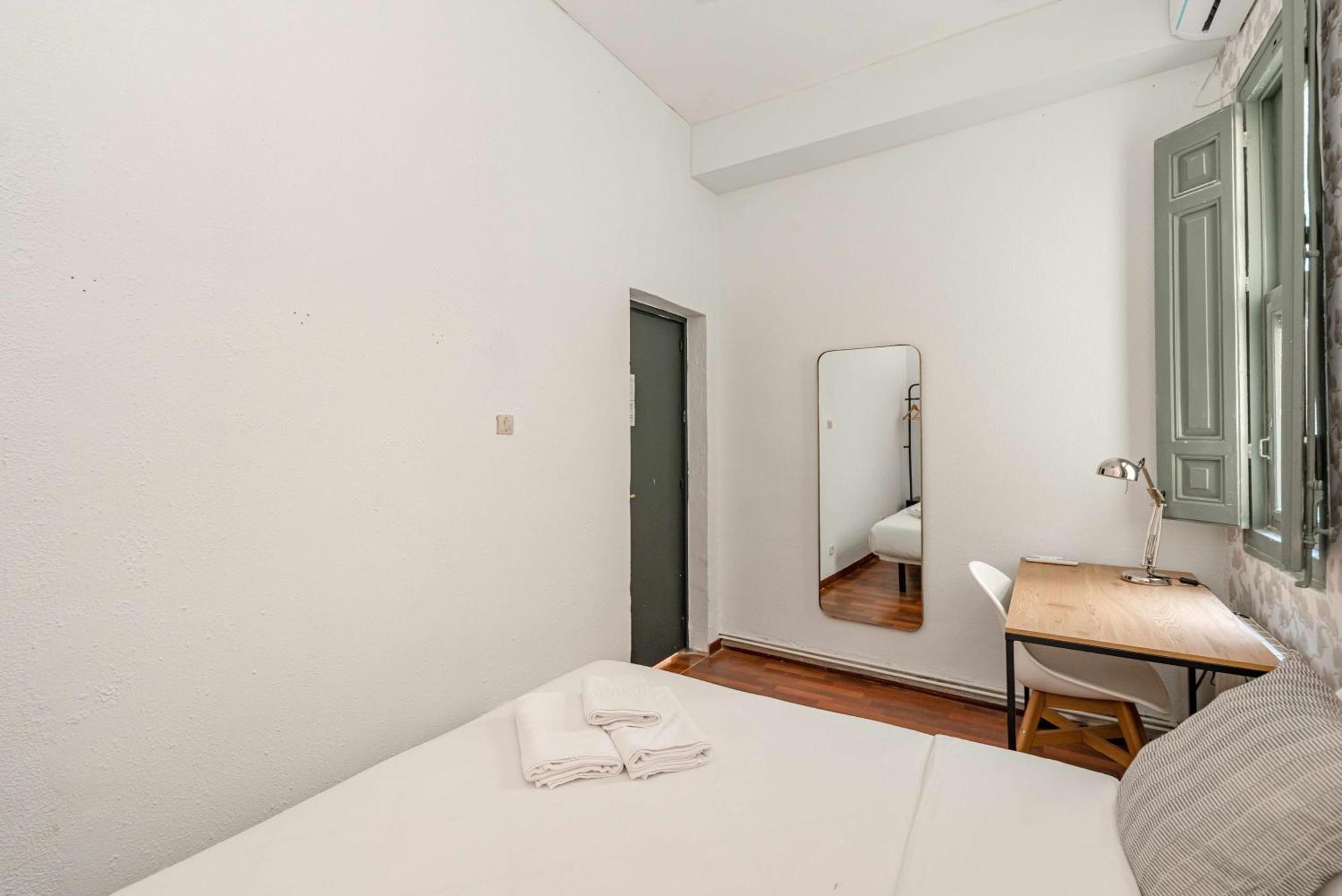 Sol Y Tirso Rooms Madrid Bagian luar foto